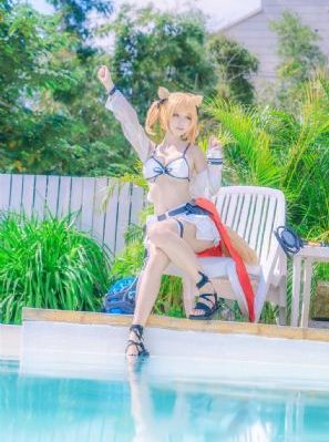 欧美小店蒙口羽绒服_电影未删减版